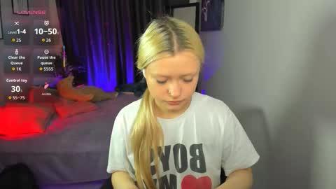Snapshot of millie_vanillie chatting on 12.14.25 Millie online show from 12.14.25