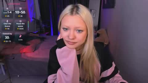 Snapshot of millie_vanillie chatting on 12.15.25 Millie online show from 12.15.25