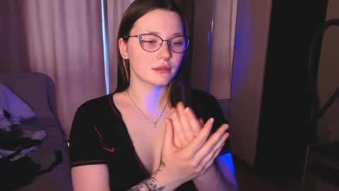 Snapshot of milliedoll chatting on 04.18.26 Millie online show from 04.18.26