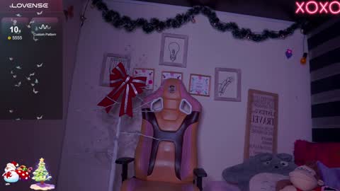 Snapshot of milly_kenner chatting on 12.14.24 MILLY online show from 12.14.24