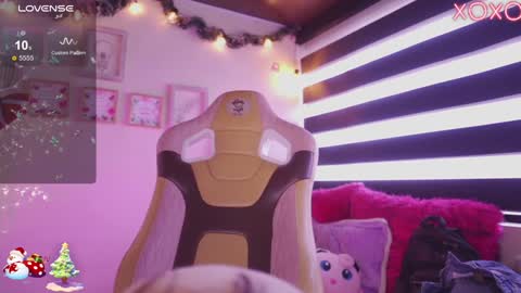 Snapshot of milly_kenner chatting on 12.14.24 MILLY online show from 12.14.24