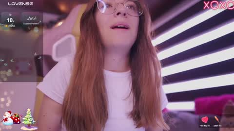 Snapshot of milly_kenner chatting on 12.17.24 MILLY online show from 12.17.24