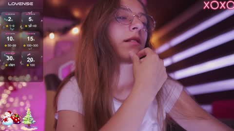 Snapshot of milly_kenner chatting on 12.17.24 MILLY online show from 12.17.24