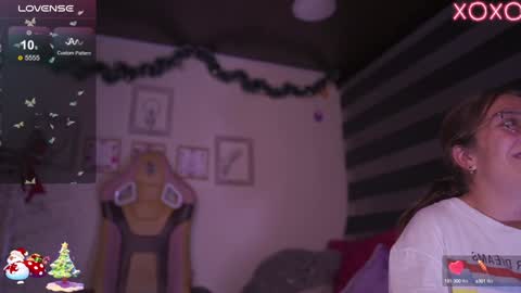 Snapshot of milly_kenner chatting on 12.20.24 MILLY online show from 12.20.24