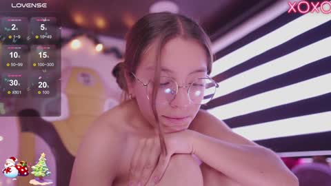 Snapshot of milly_kenner chatting on 12.24.24 MILLY online show from 12.24.24