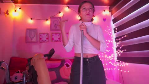 Snapshot of milly_kenner chatting on 01.25.25 MILLY online show from 01.25.25