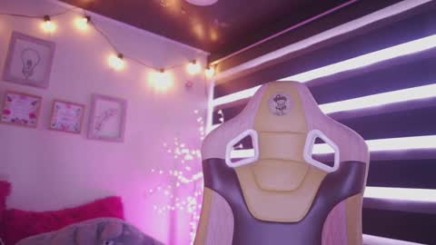 Snapshot of milly_kenner chatting on 03.05.25 MILLY online show from 03.05.25