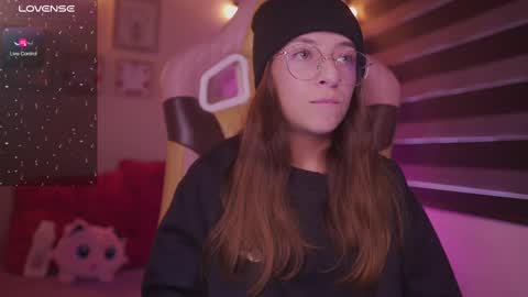 Snapshot of milly_kenner chatting on 03.07.25 MILLY online show from 03.07.25