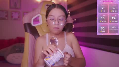 Snapshot of milly_kenner chatting on 03.10.25 MILLY online show from 03.10.25