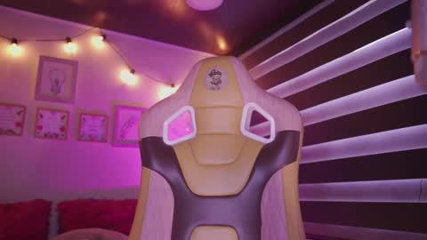 Snapshot of milly_kenner chatting on 09.09.25 MILLY online show from 09.09.25