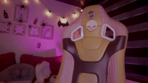 Snapshot of milly_kenner chatting on 10.25.25 MILLY online show from 10.25.25