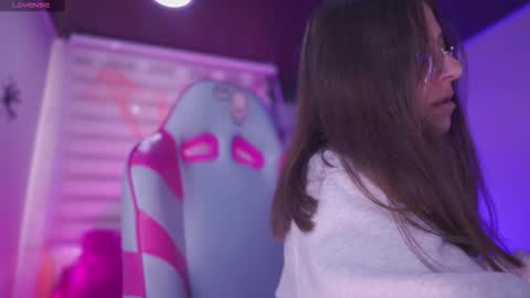 Snapshot of milly_kenner chatting on 10.29.25 MILLY online show from 10.29.25