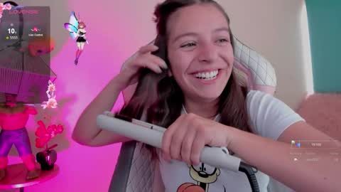 Snapshot of milly_kenner chatting on 12.04.25 MILLY online show from 12.04.25