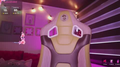 Snapshot of milly_kenner chatting on 12.15.25 MILLY online show from 12.15.25