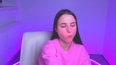 Snapshot of milly_liss chatting on 12.16.24 Milly online show from 12.16.24