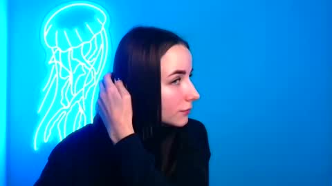 Snapshot of milly_liss chatting on 12.20.24 Milly online show from 12.20.24