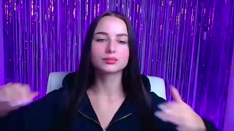 Snapshot of milly_liss chatting on 09.18.25 Milly online show from 09.18.25