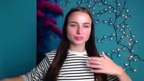 Snapshot of milly_liss chatting on 10.20.25 Milly online show from 10.20.25