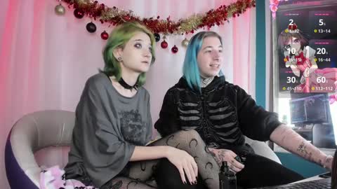 Snapshot of milten_trish chatting on 12.23.24 milten_trish online show from 12.23.24