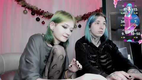 Snapshot of milten_trish chatting on 12.25.24 milten_trish online show from 12.25.24