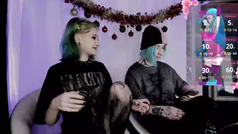 Snapshot of milten_trish chatting on 01.05.25 milten_trish online show from 01.05.25