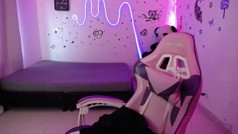 Snapshot of milusolers chatting on 11.30.25 Milusolers online show from 11.30.25