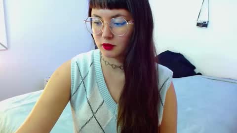 Snapshot of mily_baker chatting on 12.01.24 mily_baker online show from 12.01.24