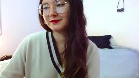 Snapshot of mily_baker chatting on 01.07.25 mily_baker online show from 01.07.25