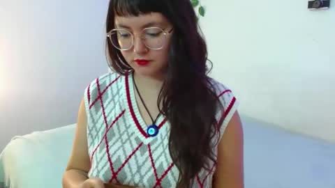 Snapshot of mily_baker chatting on 03.04.25 mily_baker online show from 03.04.25
