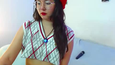 Snapshot of mily_baker chatting on 03.05.25 mily_baker online show from 03.05.25
