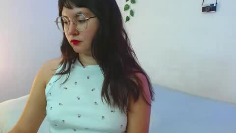Snapshot of mily_baker chatting on 03.10.25 mily_baker online show from 03.10.25
