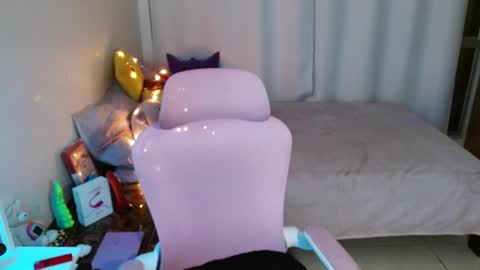 Snapshot of mily_milk_ chatting on 03.02.25 mily_milk_ online show from 03.02.25