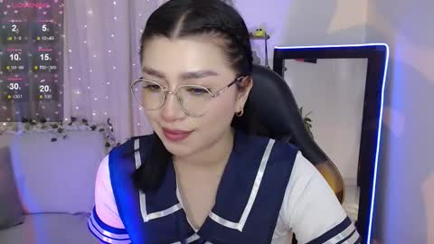 Snapshot of mily_thomson_b chatting on 10.30.25 Mily online show from 10.30.25