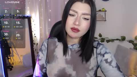 Snapshot of mily_thomson_b chatting on 11.25.25 Mily online show from 11.25.25