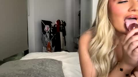 Mimi Monroe  online show from 01.10.26