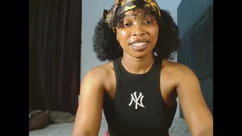 Snapshot of mimiluv6 chatting on 11.17.25 mimi online show from 11.17.25