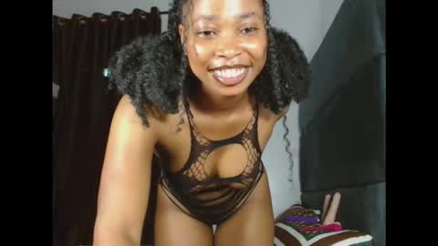 Snapshot of mimiluv6 chatting on 12.16.25 mimi online show from 12.16.25