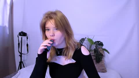 hi Im Mina  online show from 03.08.25