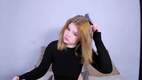 hi Im Mina  online show from 10.21.25