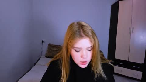 Snapshot of mina27372 chatting on 12.19.25 hi Im Mina online show from 12.19.25