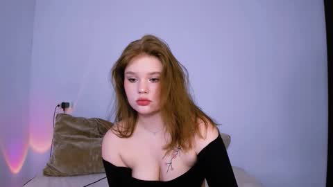 Snapshot of mina27372 chatting on 01.08.26 hi Im Mina online show from 01.08.26