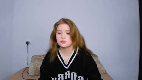 Snapshot of mina27372 chatting on 01.10.26 hi Im Mina online show from 01.10.26