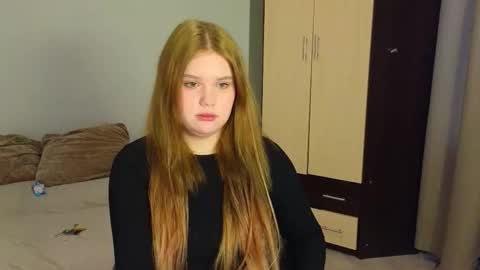 Snapshot of mina27372 chatting on 02.05.26 hi Im Mina online show from 02.05.26