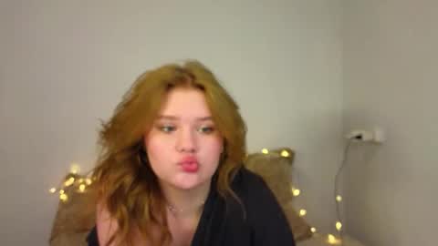 Snapshot of mina27372 chatting on 02.07.26 hi Im Mina online show from 02.07.26