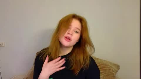 Snapshot of mina27372 chatting on 02.09.26 hi Im Mina online show from 02.09.26