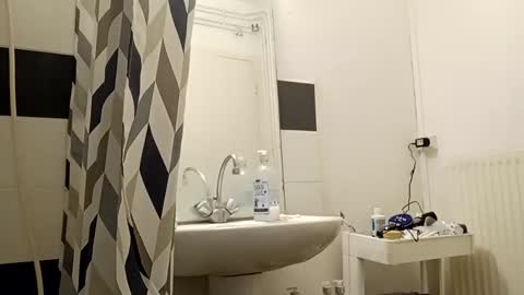 Snapshot of minaquerida chatting on 02.12.25 Ll online show from 02.12.25