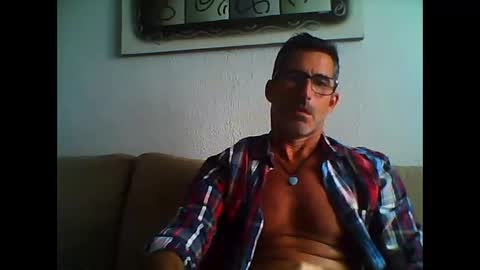 Snapshot of mindthestep chatting on 10.05.25 MIND online show from 10.05.25