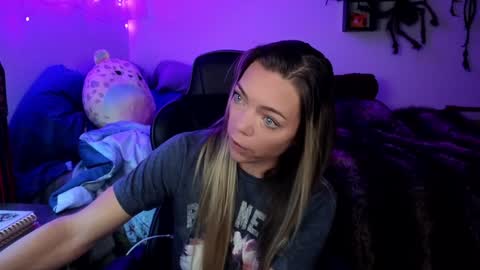 Snapshot of mindymars chatting on 01.03.25 Mindy Mars online show from 01.03.25