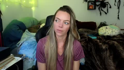 Snapshot of mindymars chatting on 01.13.25 Mindy Mars online show from 01.13.25