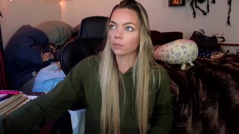 Snapshot of mindymars chatting on 01.14.25 Mindy Mars online show from 01.14.25